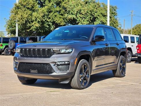 New 2025 Jeep Grand Cherokee Limited w/ Black Appearance Package image 2