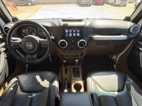 Used 2014 Jeep Wrangler Unlimited Sahara w/ Connectivity Group AWD/4WD image 25