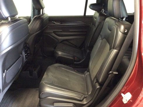 Used 2024 Jeep Grand Cherokee L Laredo image 35