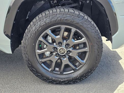 Used 2024 Toyota Tundra Platinum AWD/4WD image 9