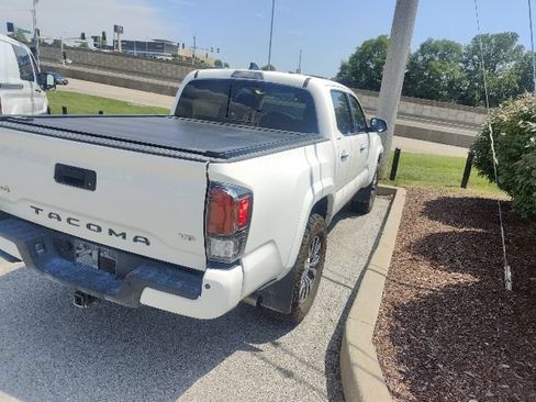 Used 2022 Toyota Tacoma Limited AWD/4WD image 16