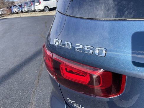 Used 2020 Mercedes-Benz GLB 250 4MATIC image 7