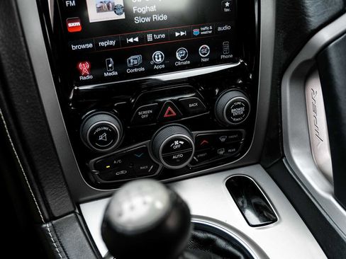 Used 2013 SRT Viper GTS w/ GTS Laguna Interior Pkg image 23