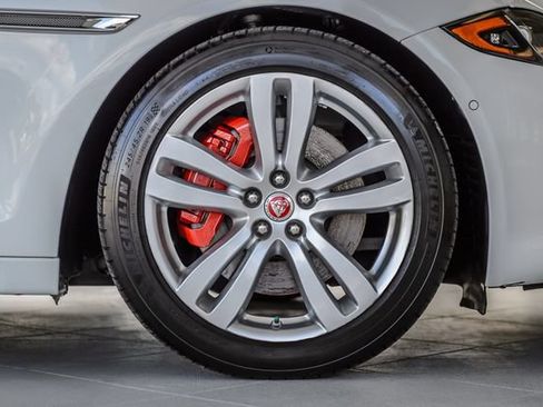Used 2019 Jaguar XJ L Portfolio RWD image 16
