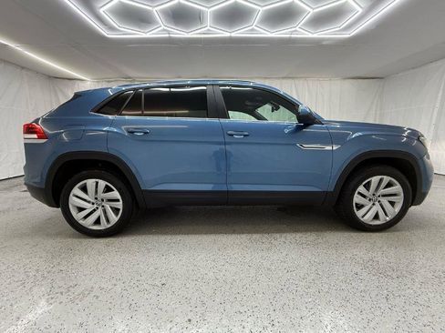 Used 2020 Volkswagen Atlas Cross Sport SE image 2
