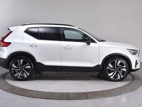 Used 2023 Volvo XC40 B5 Ultimate w/ Protection Package Premier AWD/4WD image 7