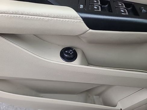 Used 2016 Cadillac SRX Luxury w/ Driver Awareness Package image 13