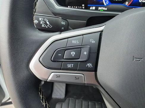 Used 2024 Volkswagen Tiguan SE image 13