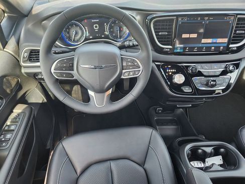 New 2026 Chrysler Voyager LX FWD image 25