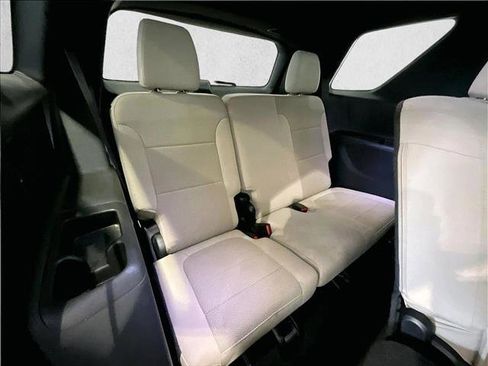 Used 2023 Chevrolet Traverse LS FWD image 30