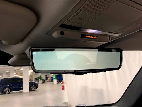 Used 2021 Land Rover Defender 110 image 33