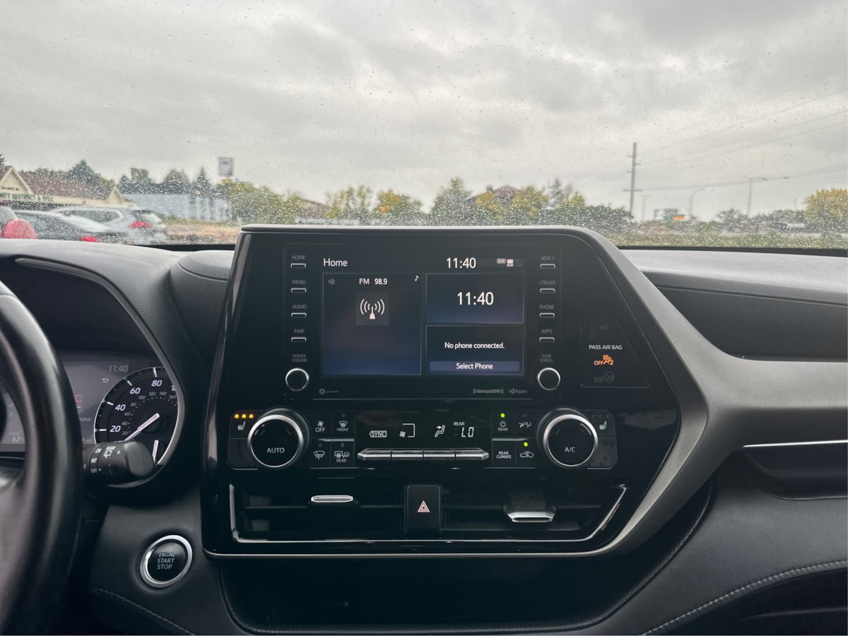 Used 2020 Toyota Highlander XLE AWD/4WD image 15