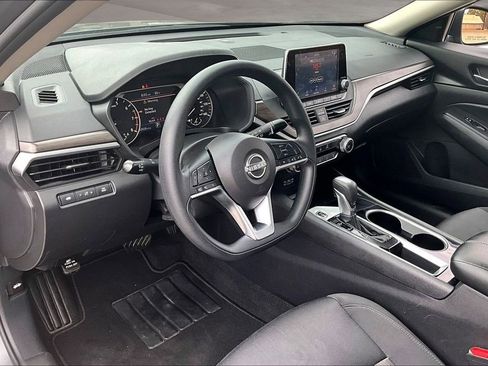 Used 2024 Nissan Altima 2.5 SV image 16