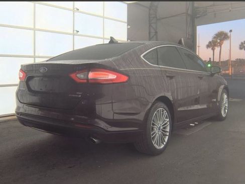 Used 2013 Ford Fusion SE image 2