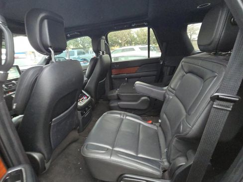 Used 2018 Lincoln Navigator Select w/ Technology Package image 11