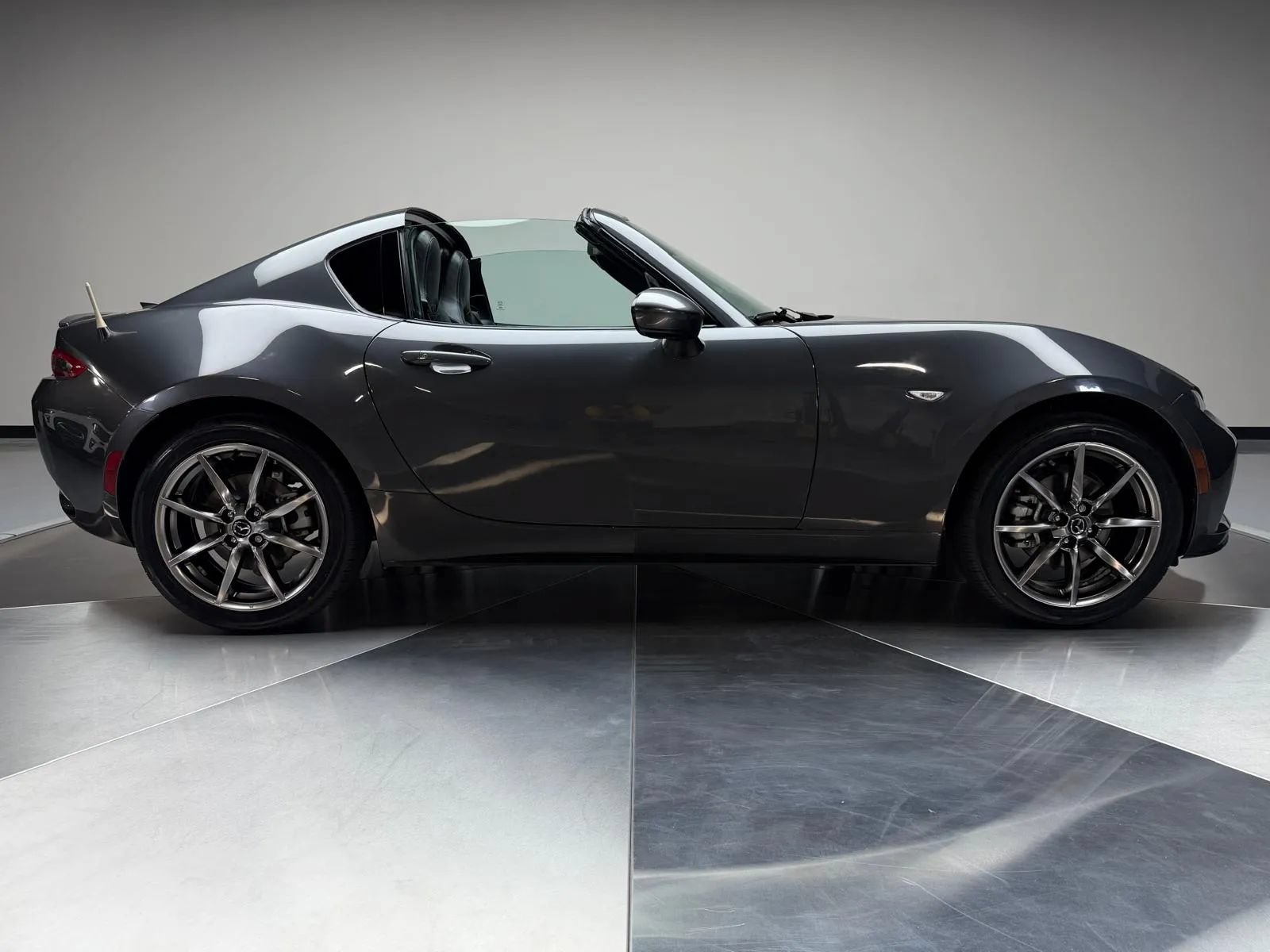 Used 2022 MAZDA MX-5 Miata RF Grand Touring RWD image 6