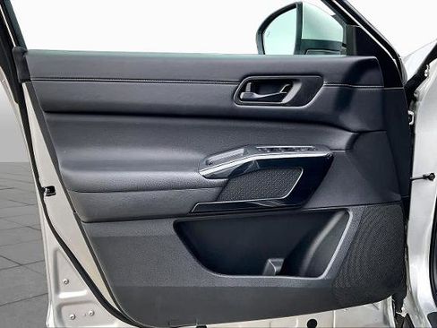 Certified 2025 Nissan Pathfinder SV FWD image 21