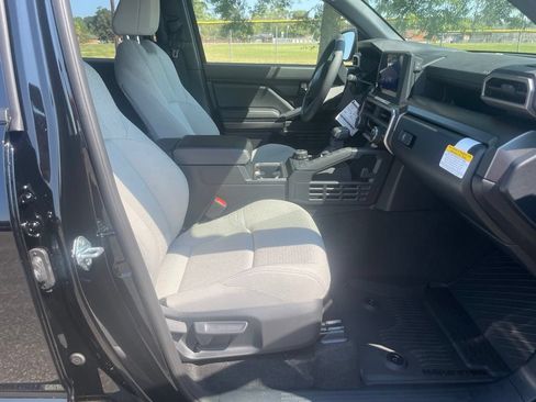 New 2026 Toyota 4Runner SR5 AWD/4WD image 16