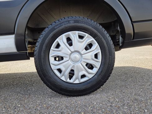 Used 2024 Ford Transit 350 XLT image 9