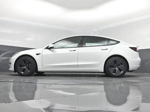 Used 2023 Tesla Model 3 Standard Range RWD image 15