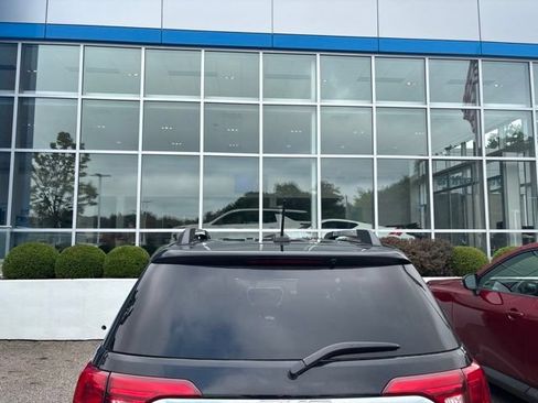 Used 2017 GMC Acadia Denali w/ Technology Package AWD/4WD image 2