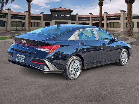 Certified 2025 Hyundai Elantra Hybrid FWD image 8