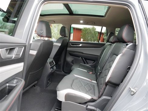 New 2026 Volkswagen Atlas Peak Edition image 8