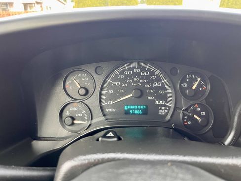 Used 2006 Chevrolet Express 2500 image 9