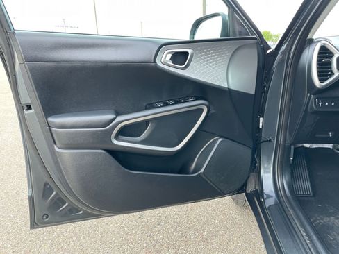 Used 2025 Kia Soul LX w/ LX Technology Package image 18
