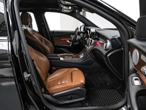 Used 2020 Mercedes-Benz GLC 43 AMG 4MATIC image 28