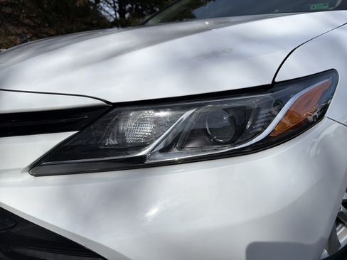 Used 2018 Toyota Camry LE image 6