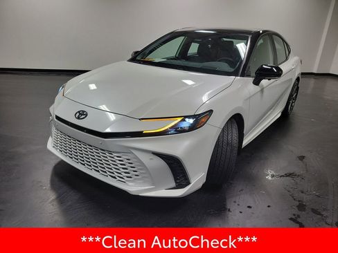 Used 2025 Toyota Camry XSE w/ Premium Plus Package AWD/4WD image 4