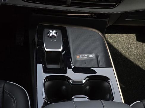 New 2026 Buick Enclave Avenir w/ Super Cruise Package FWD image 16