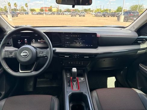 Certified 2025 Nissan Kicks SR FWD image 13