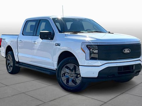 Used 2025 Ford F150 Lightning Flash image 2