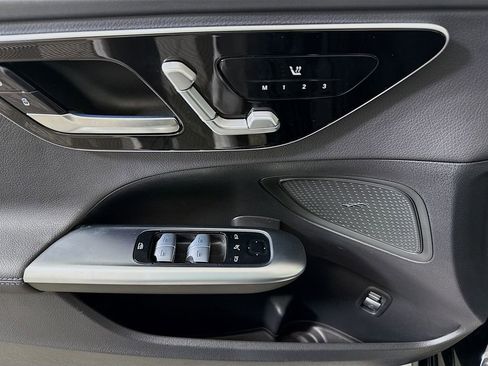 Used 2025 Mercedes-Benz C 300 4MATIC Sedan image 17