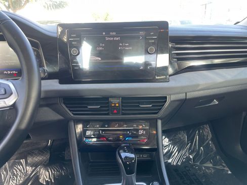 Used 2025 Volkswagen Jetta SE image 18