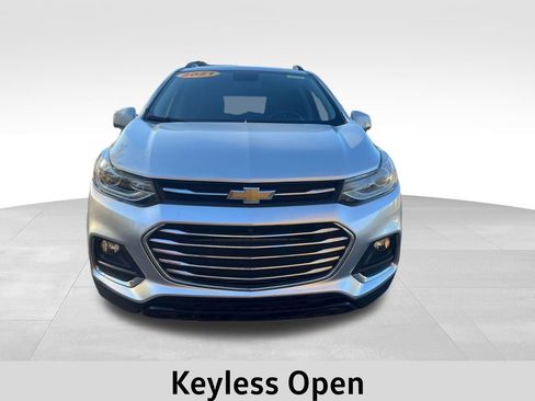 Used 2021 Chevrolet Trax LT w/ Driver Confidence Package image 3