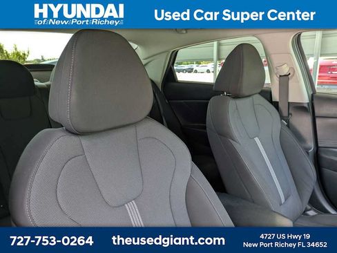 Certified 2024 Hyundai Elantra SE FWD image 6