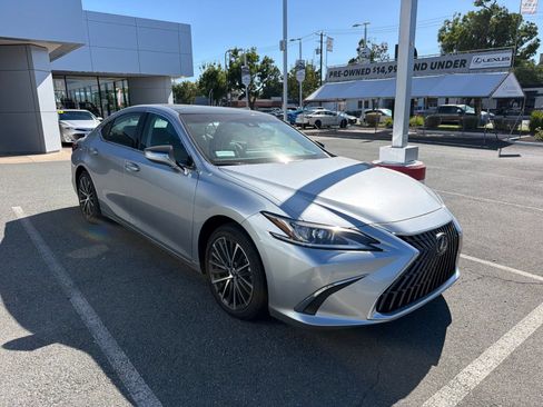 Used 2024 Lexus ES 350 w/ Premium Package FWD image 2
