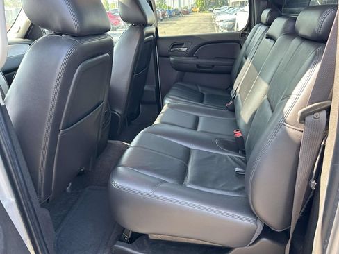 Used 2010 Chevrolet Avalanche LT w/ Luxury Package AWD/4WD image 13