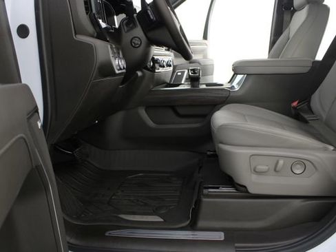 New 2026 GMC Sierra 1500 SLT image 18