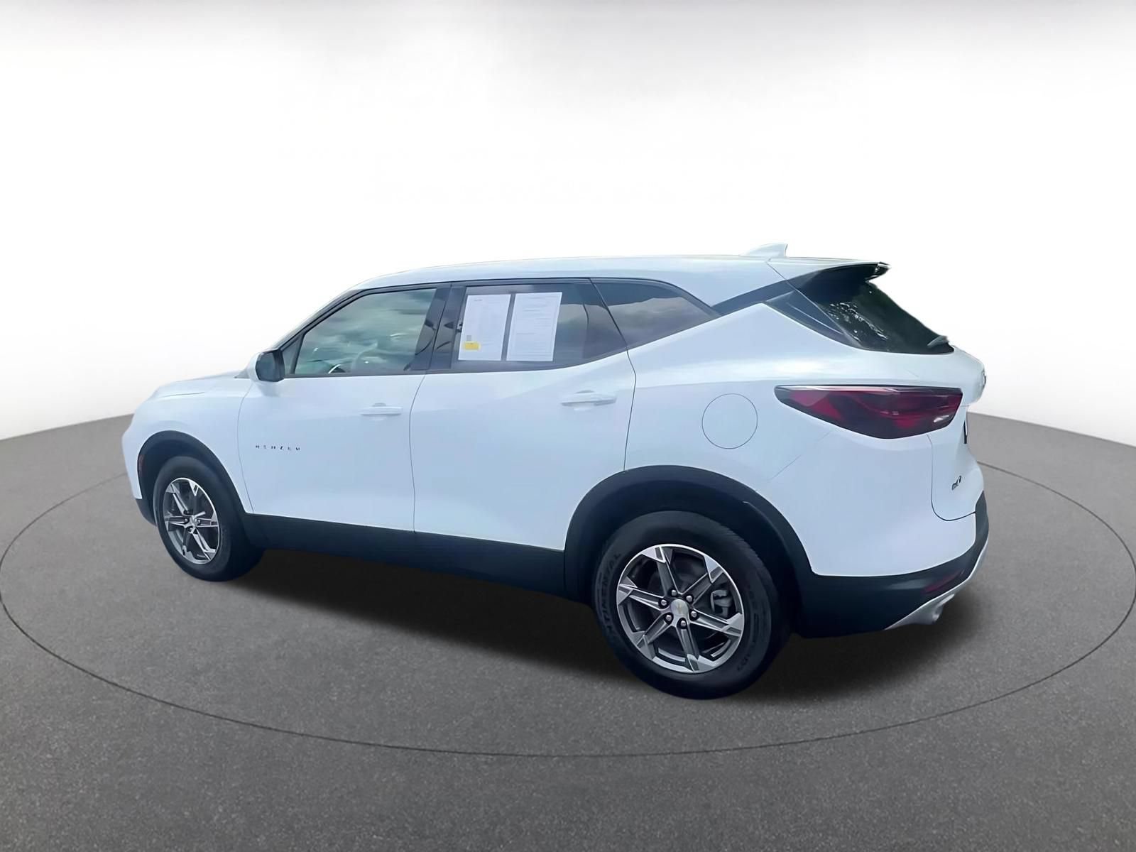 Used 2025 Chevrolet Blazer LT FWD image 9