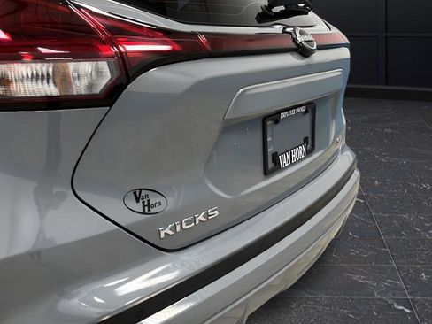 Used 2024 Nissan Kicks SR w/ SR Premium Package image 32