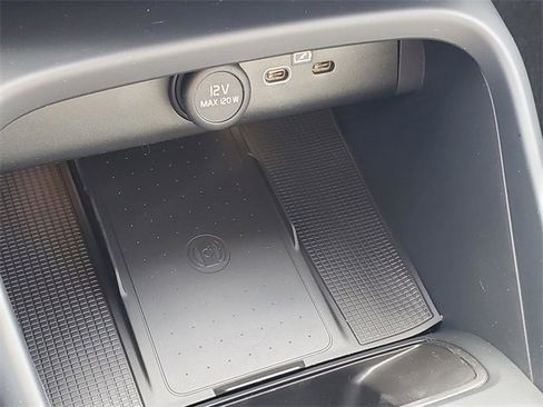 New 2026 Volvo XC40 B5 Core w/ Protection Package Premier image 24