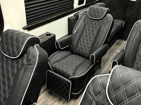 Used 2024 Mercedes-Benz Sprinter 3500 image 21