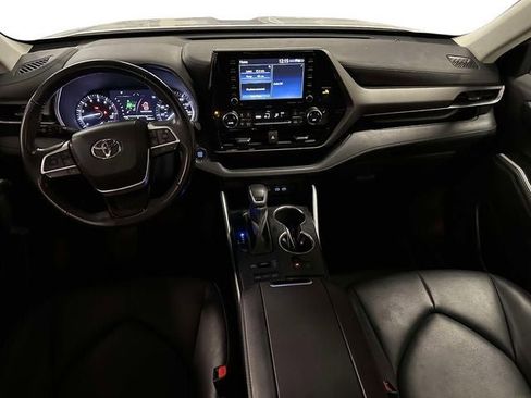 Used 2022 Toyota Highlander XLE AWD/4WD image 21