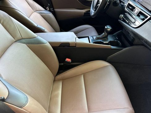 Used 2024 Lexus ES 350 w/ Premium Package image 32