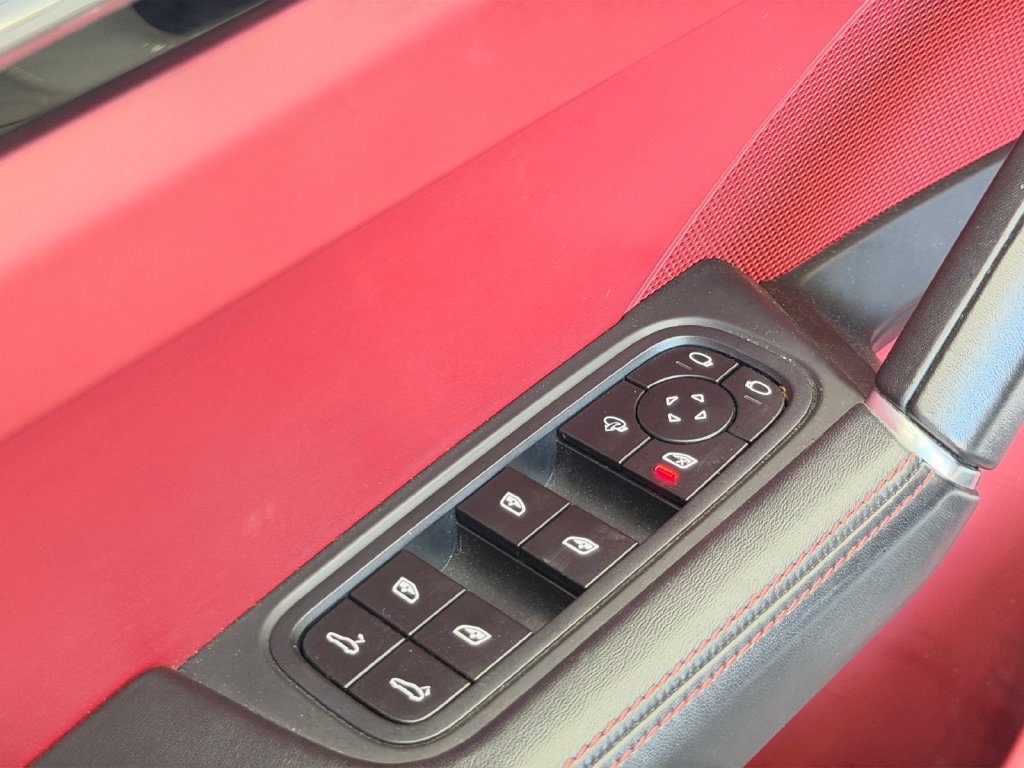 Used 2022 Porsche Cayenne Platinum Edition AWD/4WD image 24