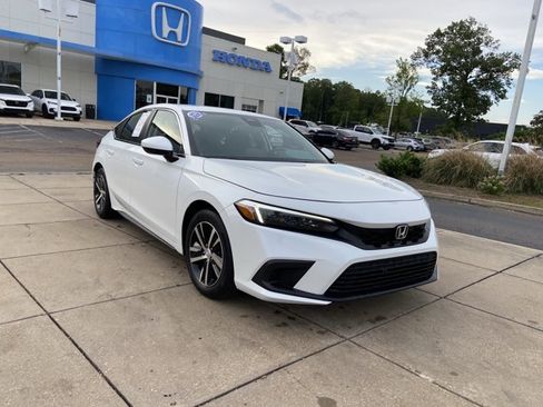 Used 2022 Honda Civic LX image 2